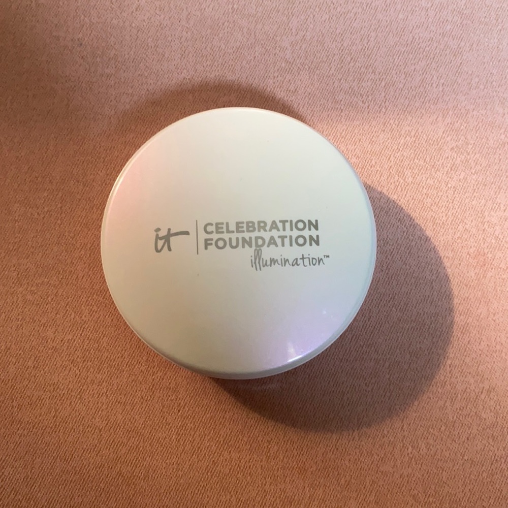 It cosmetics celebration foundation illumination